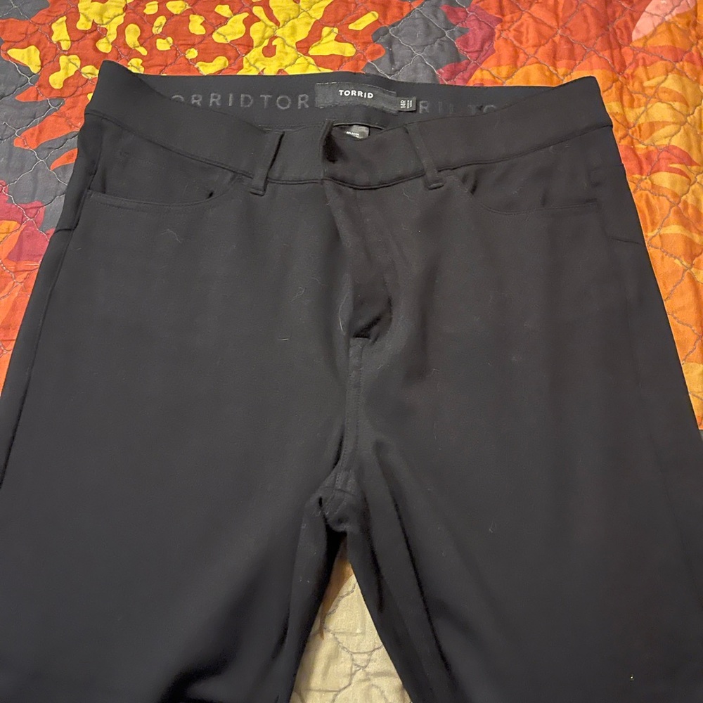 Black pants 14 reg. Worn once. Great condition.